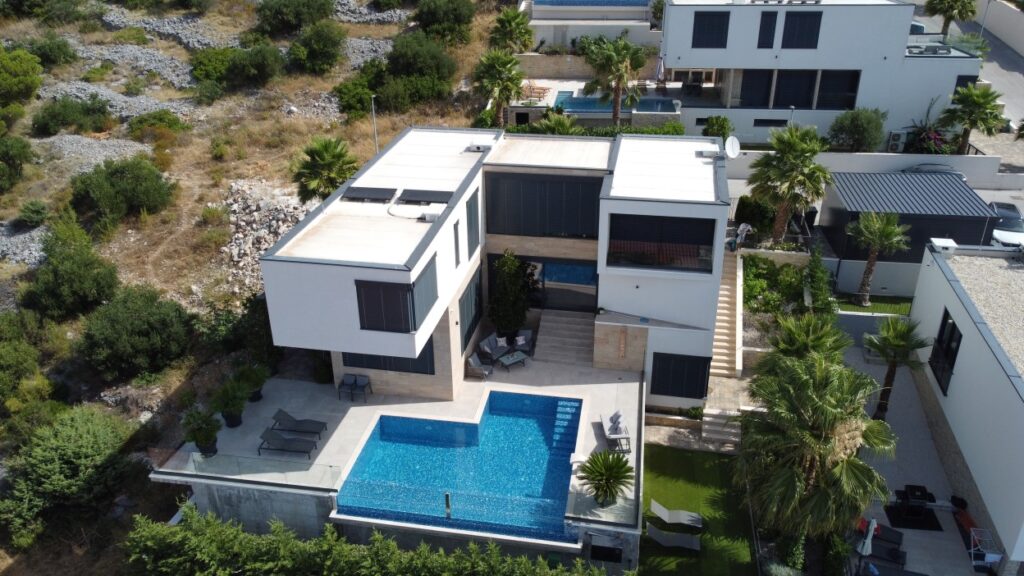 Ciovo a beautiful, modern villa with pool and sea view