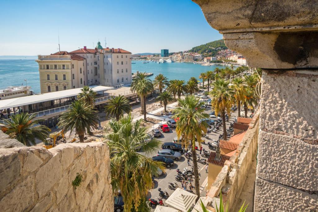 Split prestigious apartment in the old town