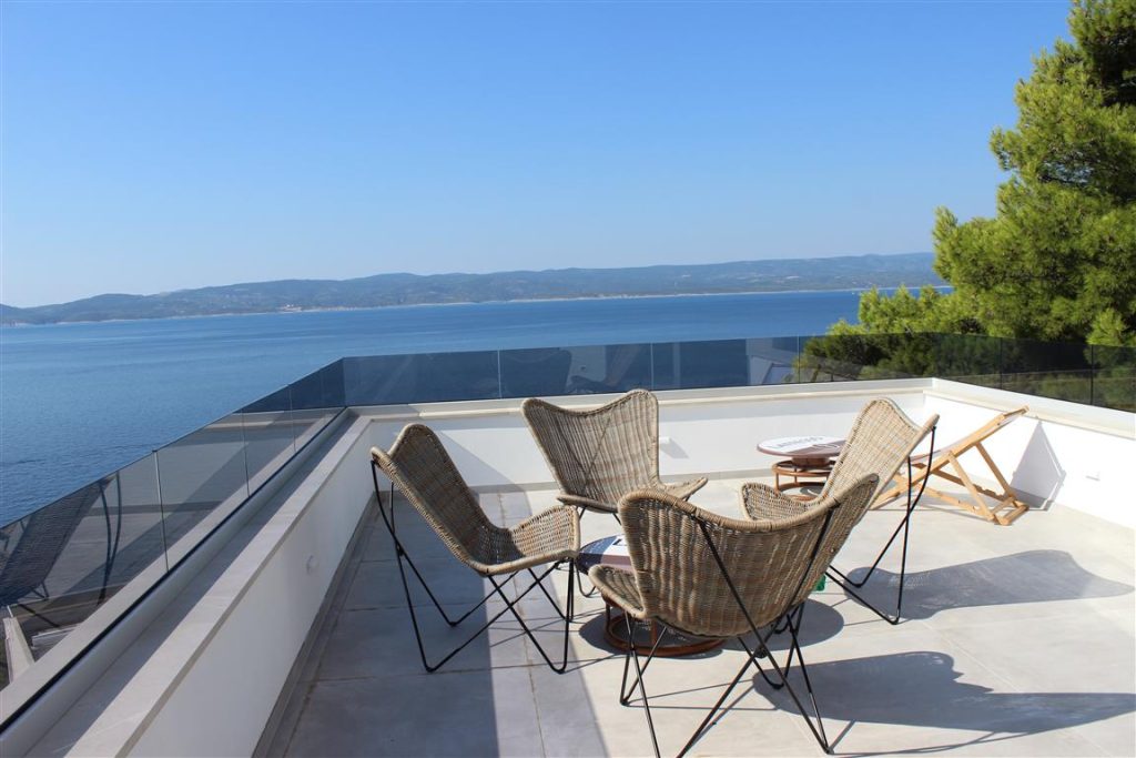 Omiś Riviera luxurious newly built villa with pool and sea view