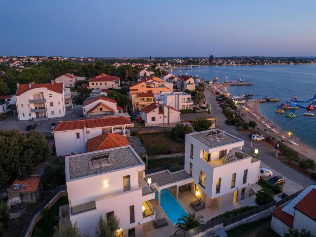 Two villas with swimming pool located in the first row in the Zadar region